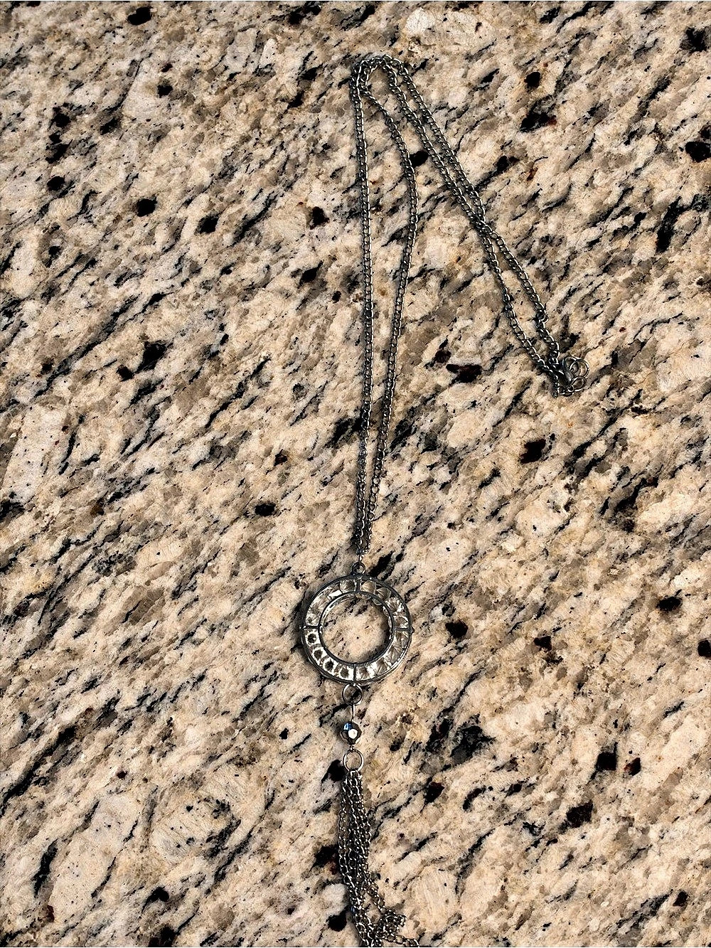 Necklace w/ decorative pendant 32in chain